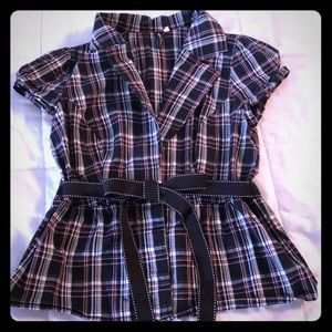 Cute plaid top!